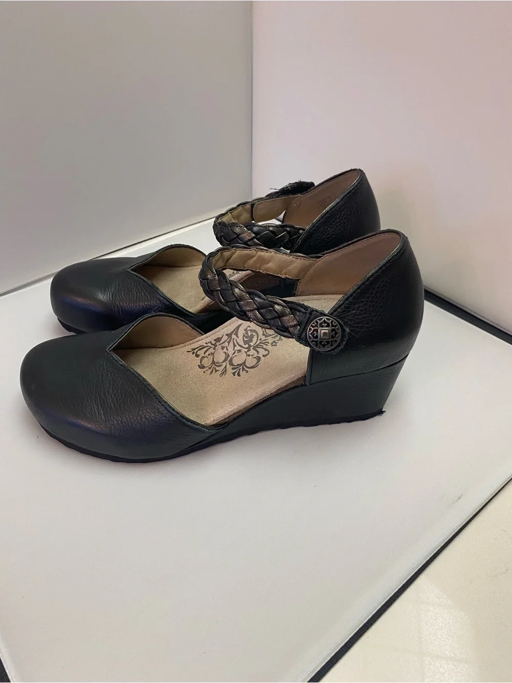 Aetrex Black Leather Braided-Ankle Women's Mule/wedge. Velcro closure Size 10